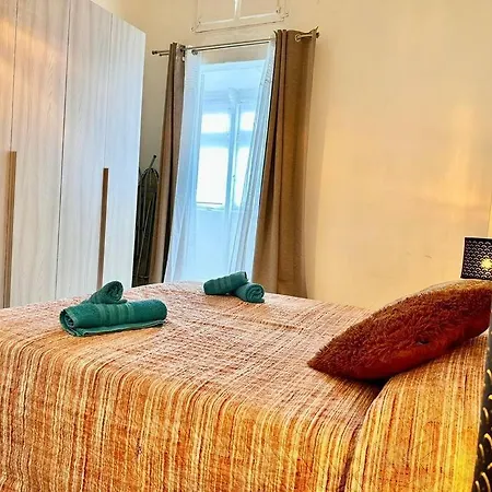 Charming Townhouse With Rooftop