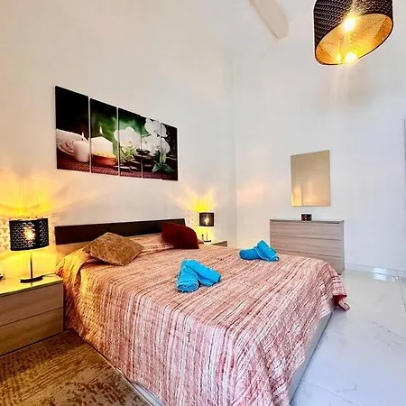 Charming Townhouse With Rooftop * Sliema