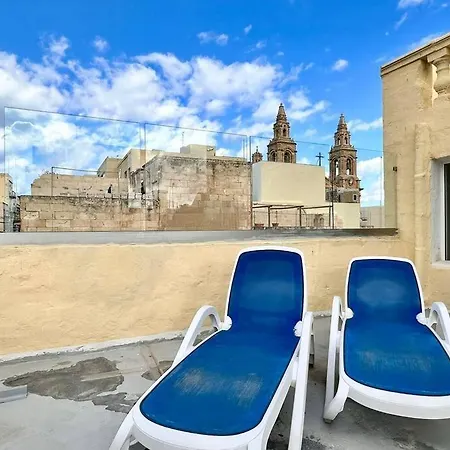 Charming Townhouse With Rooftop * Sliema
