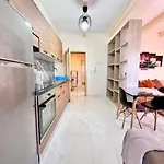 Charming Townhouse With Rooftop *