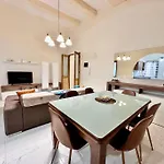 Charming Townhouse With Rooftop 公寓 *