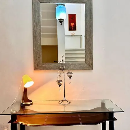 Charming Townhouse With Rooftop *