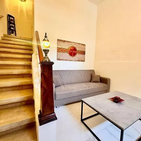 Charming Townhouse With Rooftop * Sliema