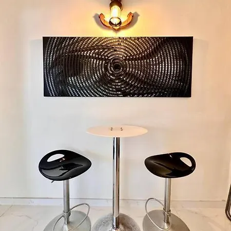 Apartman Charming Townhouse With Rooftop