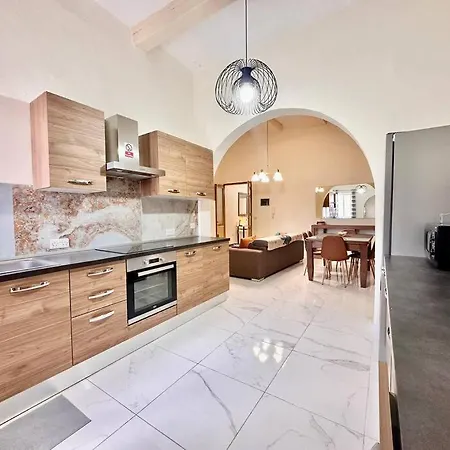 Apartmán Charming Townhouse With Rooftop Sliema
