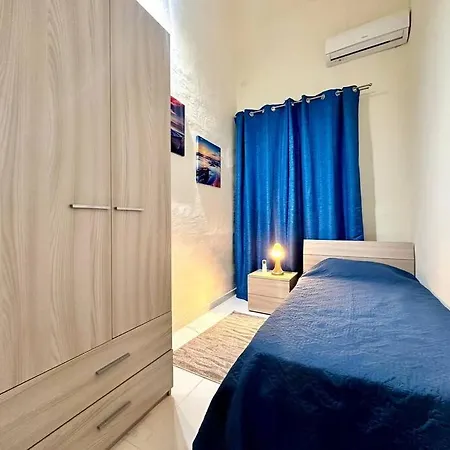 Apartman Charming Townhouse With Rooftop