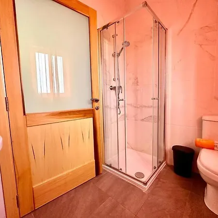 Charming Townhouse With Rooftop *