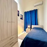Apartman Charming Townhouse With Rooftop